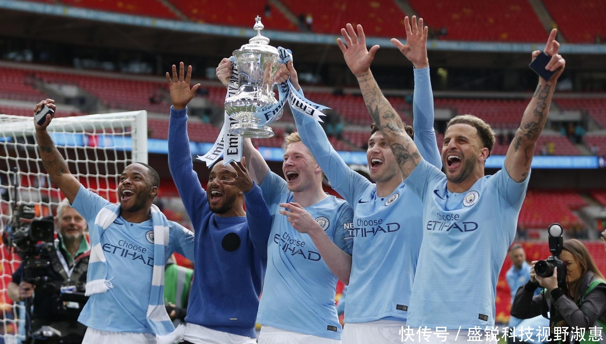 现出非凡的 现出非凡的