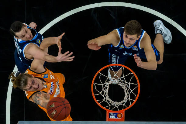 五大联赛每分钟抢断榜：卡塞米罗.次居首，乌加特第.