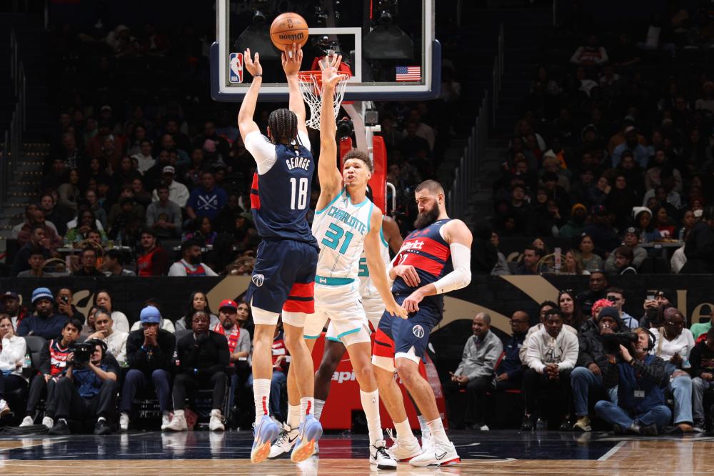 雷霆51分大胜创七纪录：队记高呼载入史册 全队疯狂怒吼太燃了